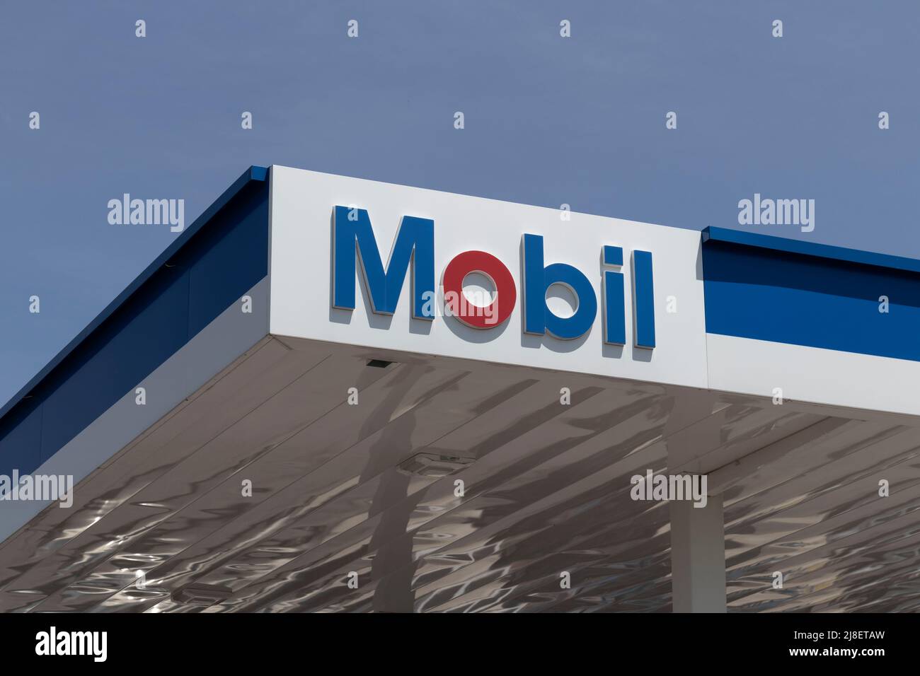 Mobil Gas And Service Station Exxonmobil Is The World S Largest Oil Petrol And Gas Company