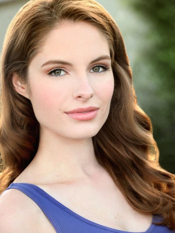 Olivia Grace Applegate Biographie Et Filmographie