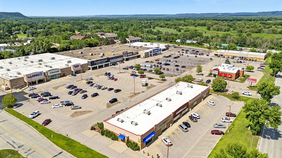 Red Wing Mall Tj Maxx Amp Aldi Anchored Target Shadowed Red Wing