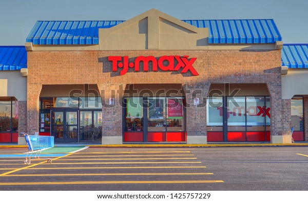 Tj Maxx Retailer Storefront Entrance Peabody Stock Photo 1425757229