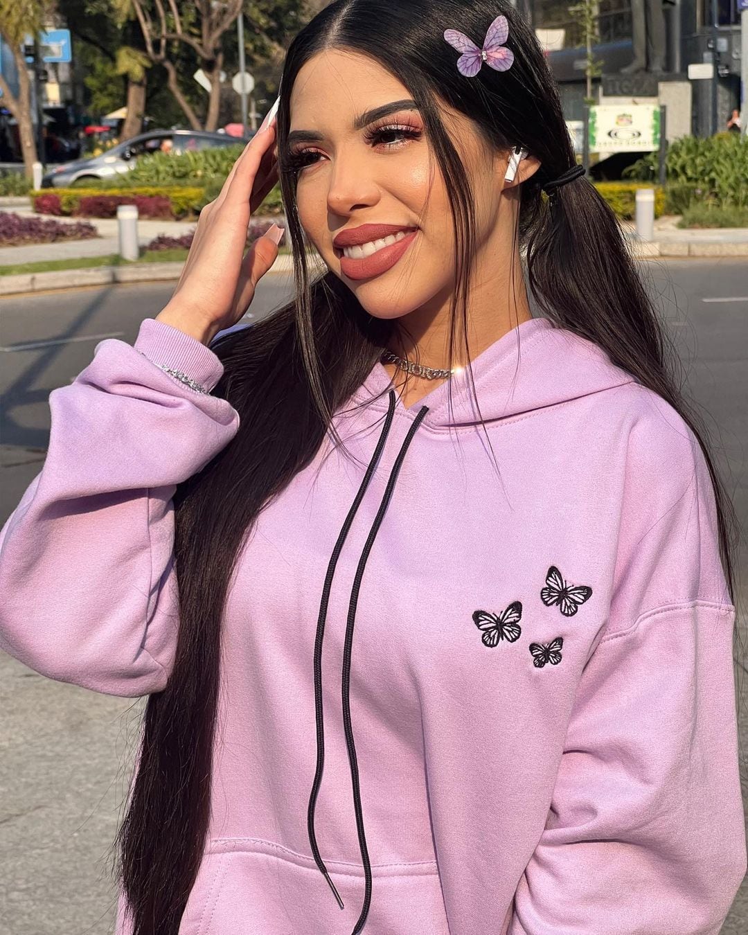 Yeri Mua Derrocha Pasi N Ense Ando Su Amp Quot Tuneada Amp Quot Figura Desde El Sof